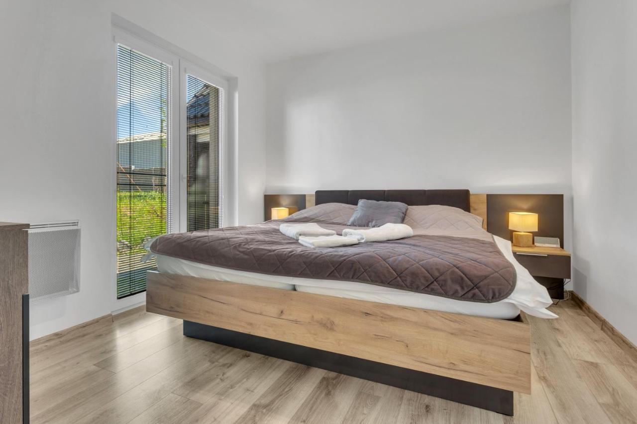 Family Apartments Klinovec Лоучна-под-Кліновцем Екстер'єр фото